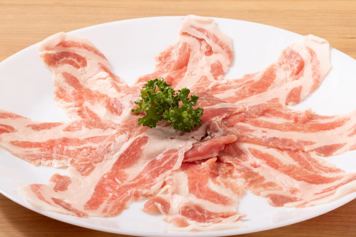 あぐー豚のおいしさと、沖縄らしさを一度に。
